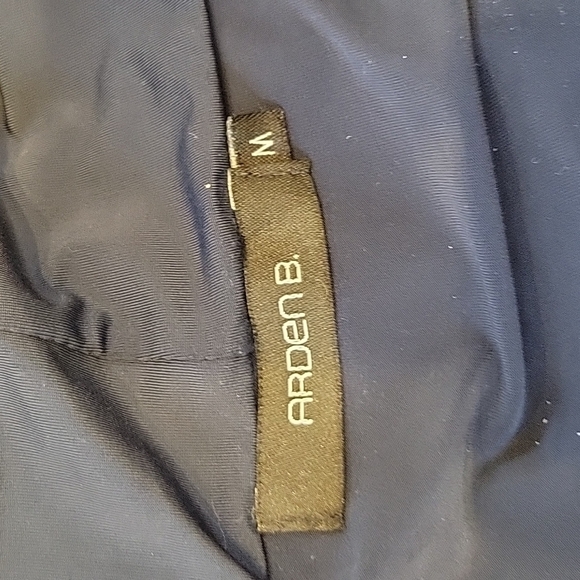 Arden B. Dark Blue Sleeveless Top - Form Fitting, Size M - Picture 5 of 7